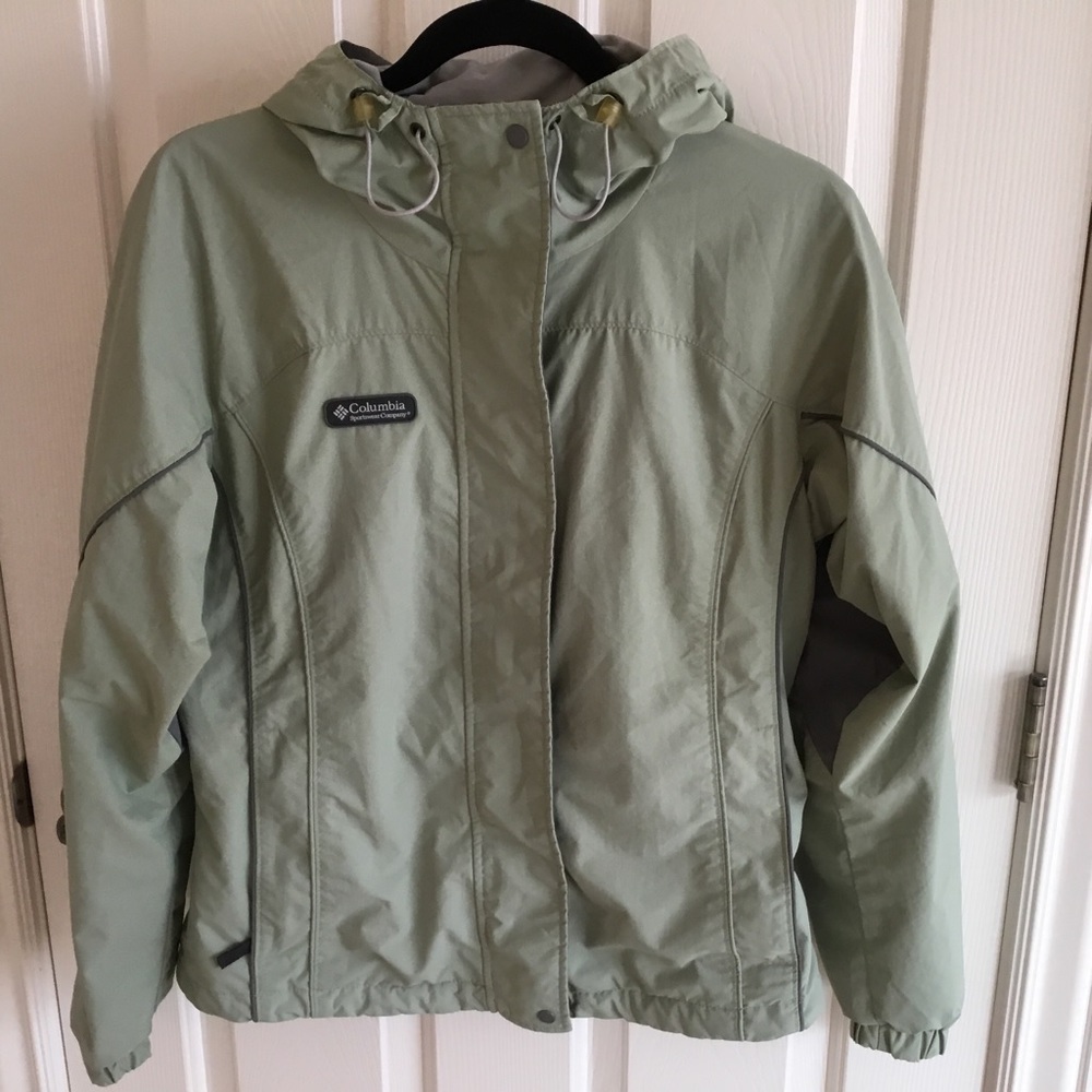 Columbia Packable nylon sage jacket with hood